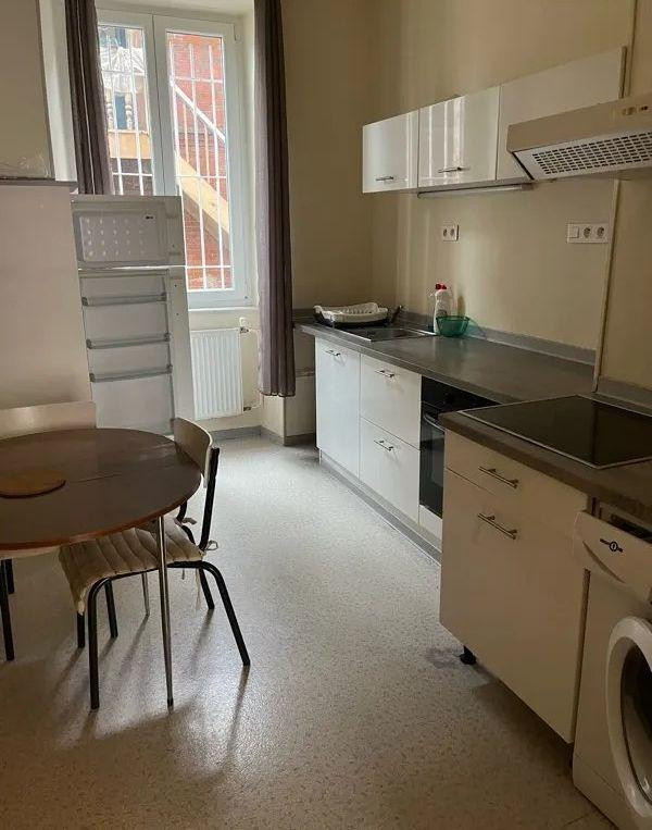 
                                                Location
                                                 Beau studio meublé 30m²