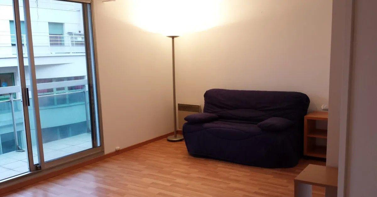 
                                                Location
                                                 Beau studio meublé 30m² avec balcon