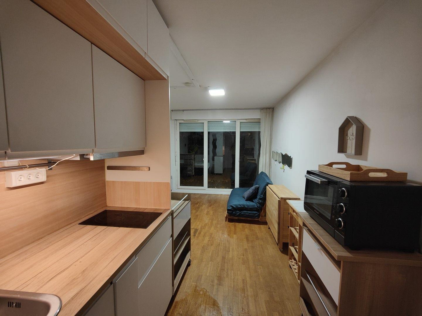 
                                                Location
                                                 Beau studio meublé 30m² avec terrasse