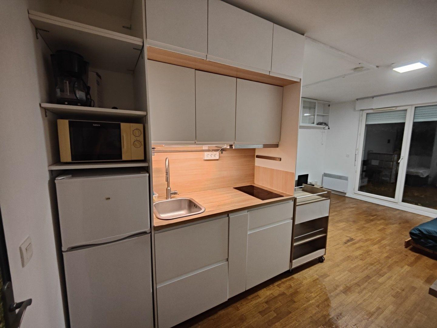 
                                                Location
                                                 Beau studio meublé 30m² avec terrasse