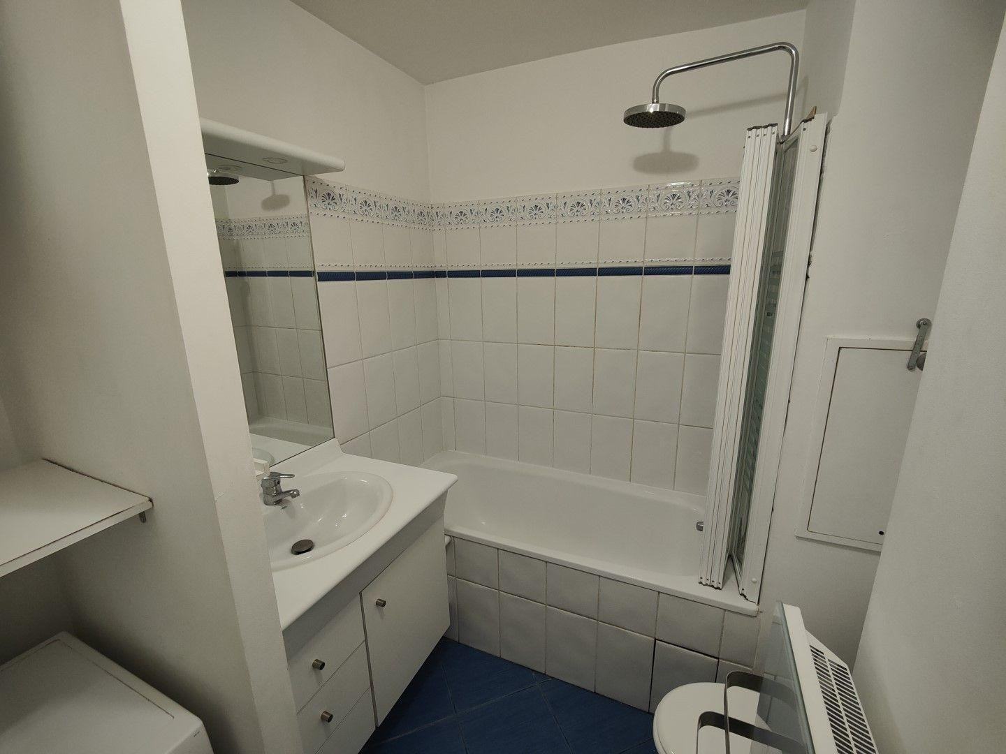
                                                Location
                                                 Beau studio meublé 30m² avec terrasse