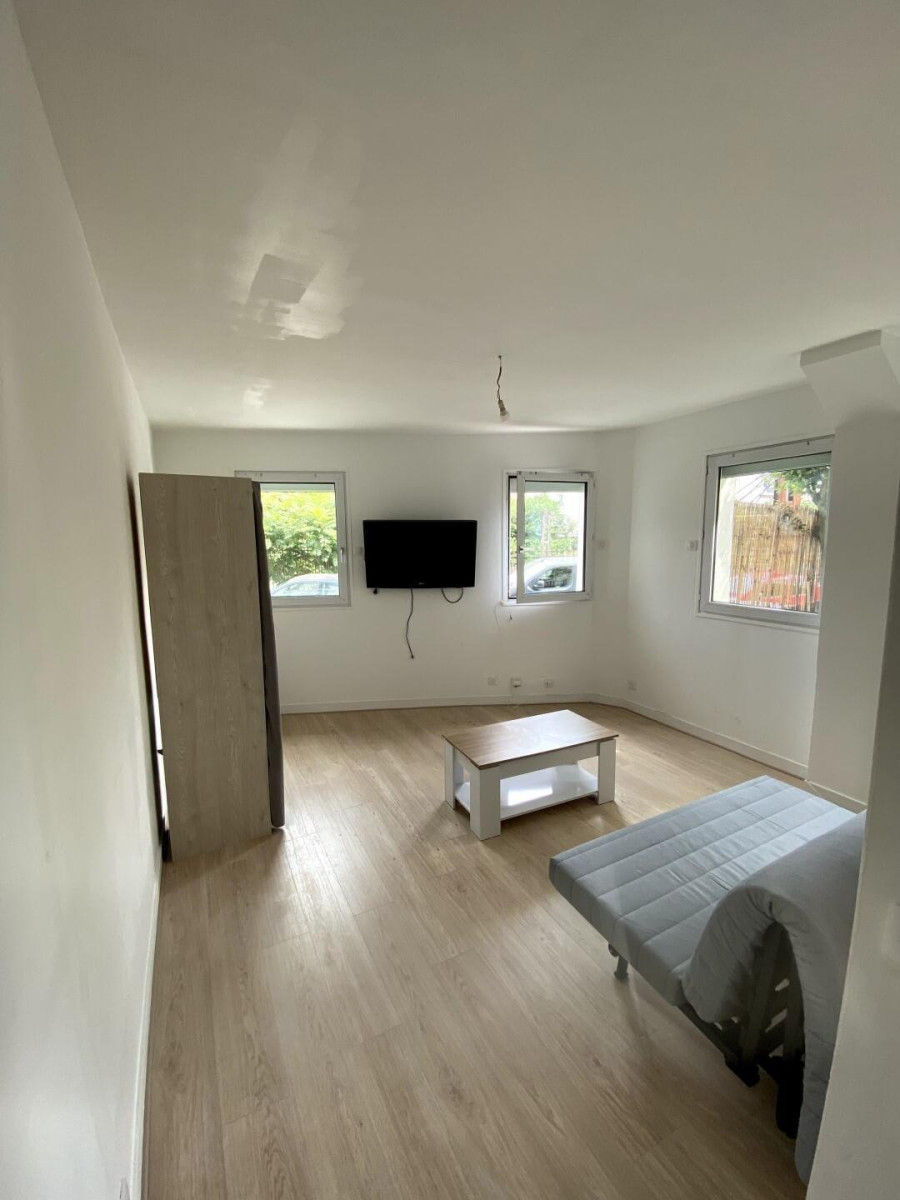 
                                                Location
                                                 Beau studio meublé 30m² calme et tranquille