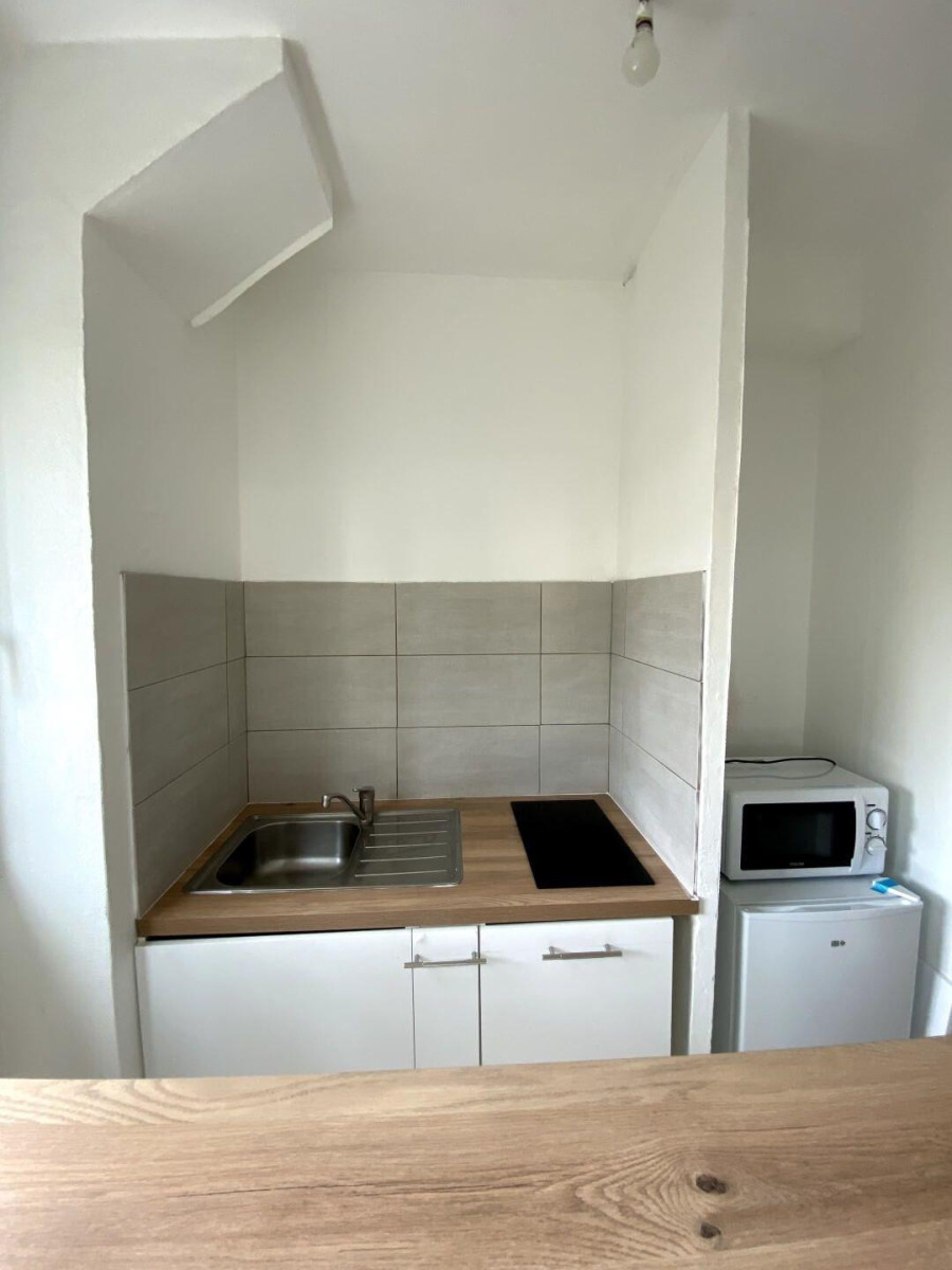 
                                                Location
                                                 Beau studio meublé 30m² calme et tranquille