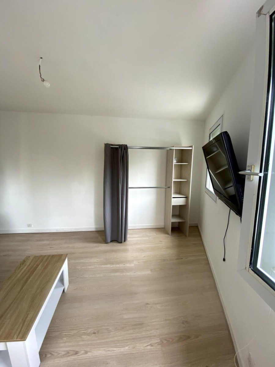
                                                Location
                                                 Beau studio meublé 30m² calme et tranquille