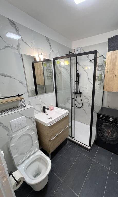 
                                                Location
                                                 Beau studio meublé 30m² entièrement refait