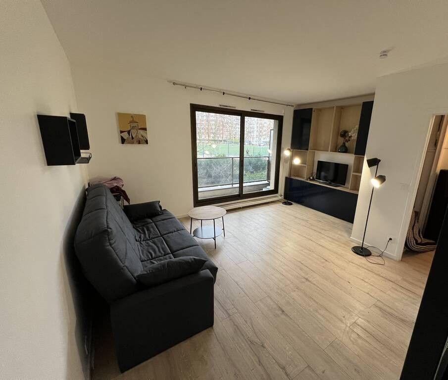 
                                                Location
                                                 Beau studio meublé 30m² entièrement refait