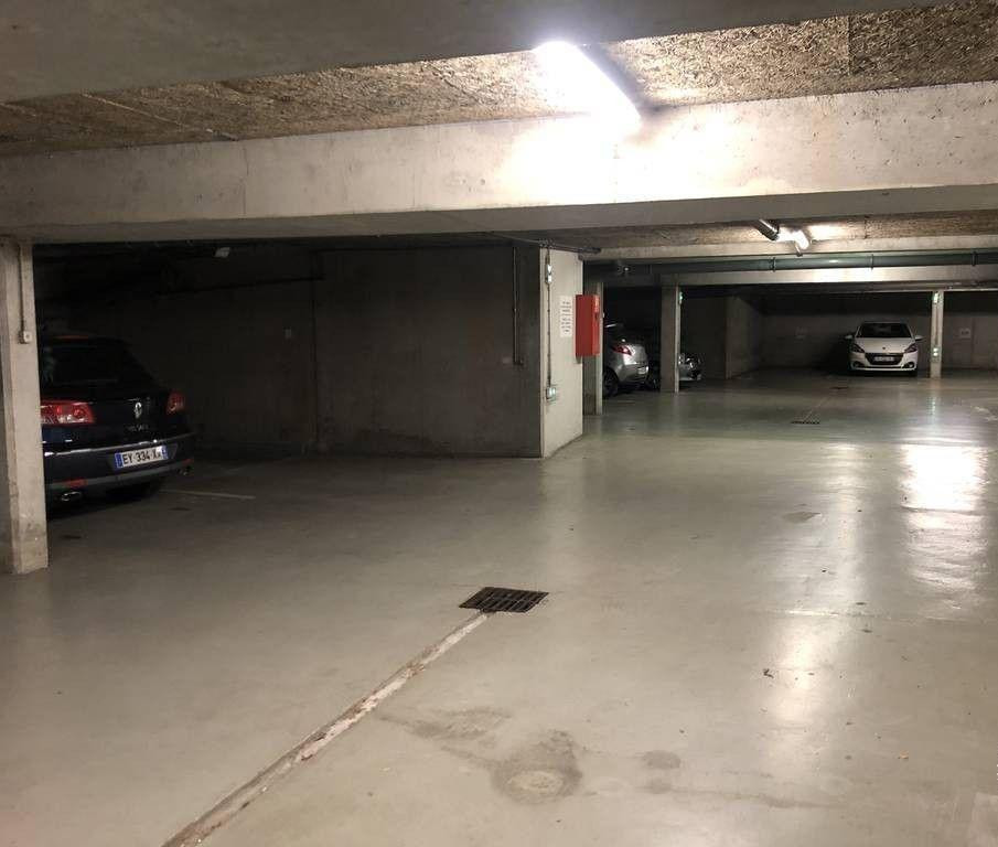 
                                                Location
                                                 Beau studio meublé 30m² refait à neuf avec parking