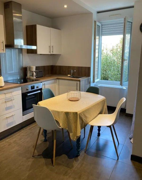 
                                                Location
                                                 Beau studio meublé 30m² tout équipé au calme
