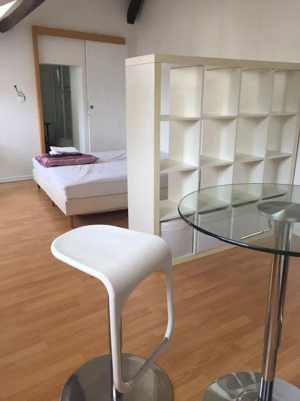 
                                                Location
                                                 Beau studio meublé 31m²