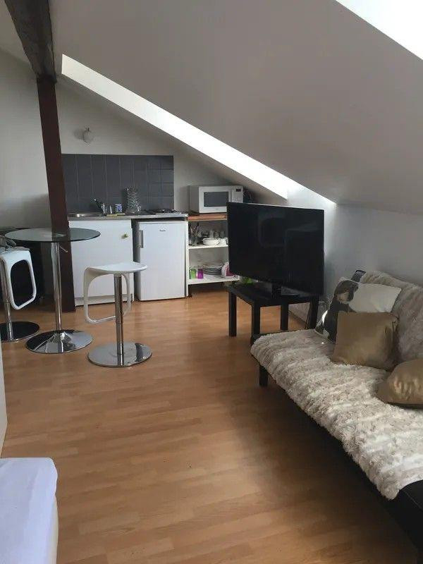 
                                                Location
                                                 Beau studio meublé 31m²