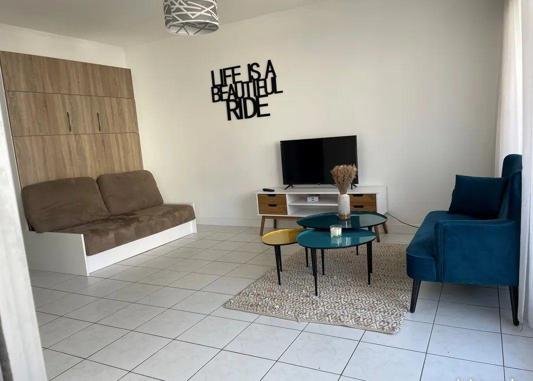 
                                                Location
                                                 Beau studio meublé 31m² rénové avec balcon