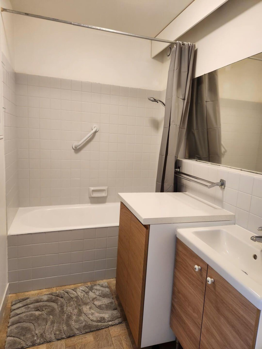 
                                                Location
                                                 Beau studio meublé 32m²