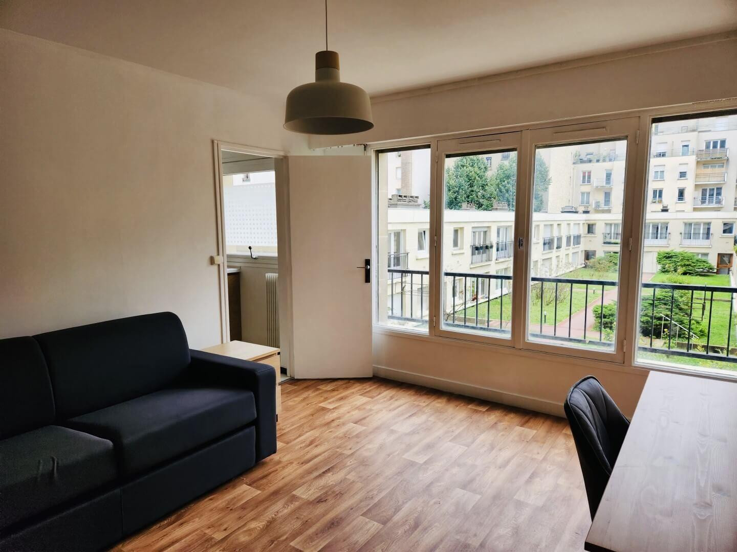 
                                                Location
                                                 Beau studio meublé 32m²