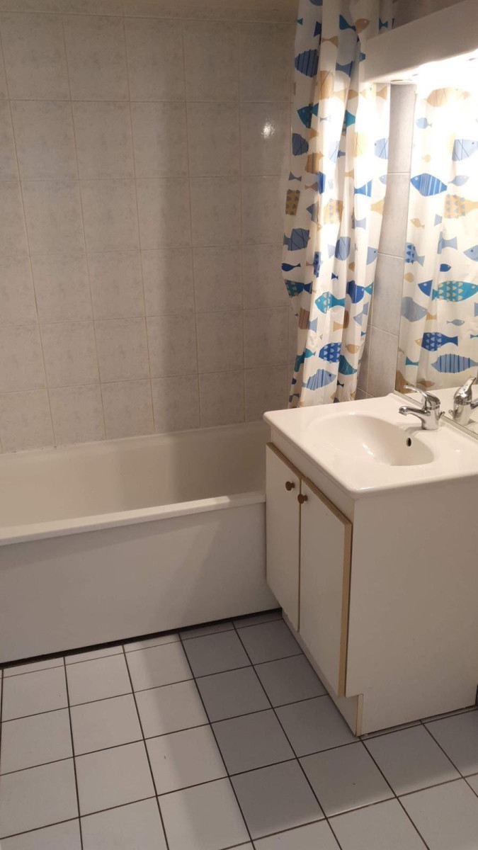 
                                                Location
                                                 Beau studio meublé 32m²