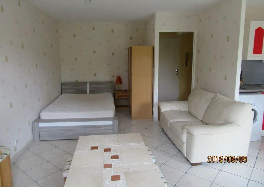 
                                                Location
                                                 Beau studio meublé 32m² à Saint Donatien