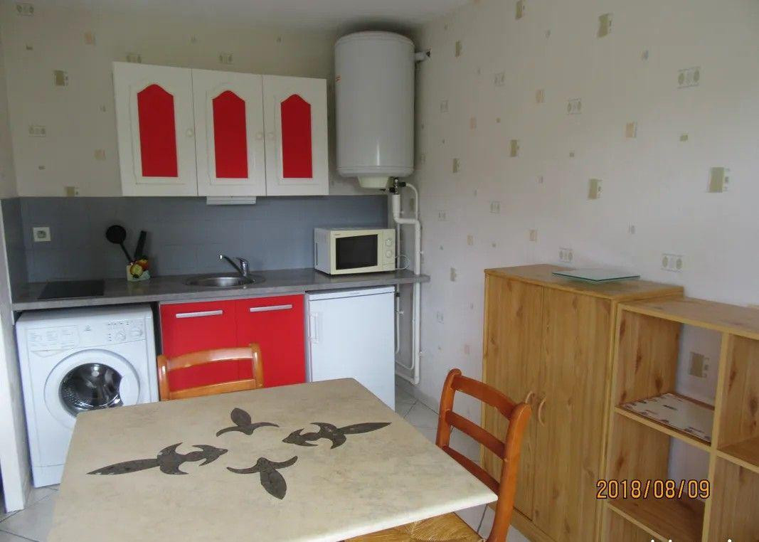 
                                                Location
                                                 Beau studio meublé 32m² à Saint Donatien