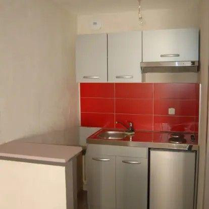 
                                                Location
                                                 Beau studio meublé 32m² avec balcon