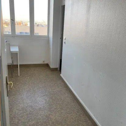 
                                                Location
                                                 Beau studio meublé 32m² avec balcon