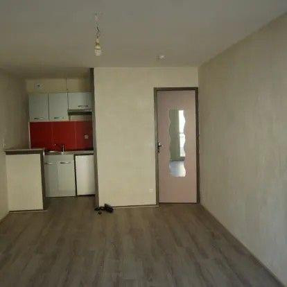 
                                                Location
                                                 Beau studio meublé 32m² avec balcon