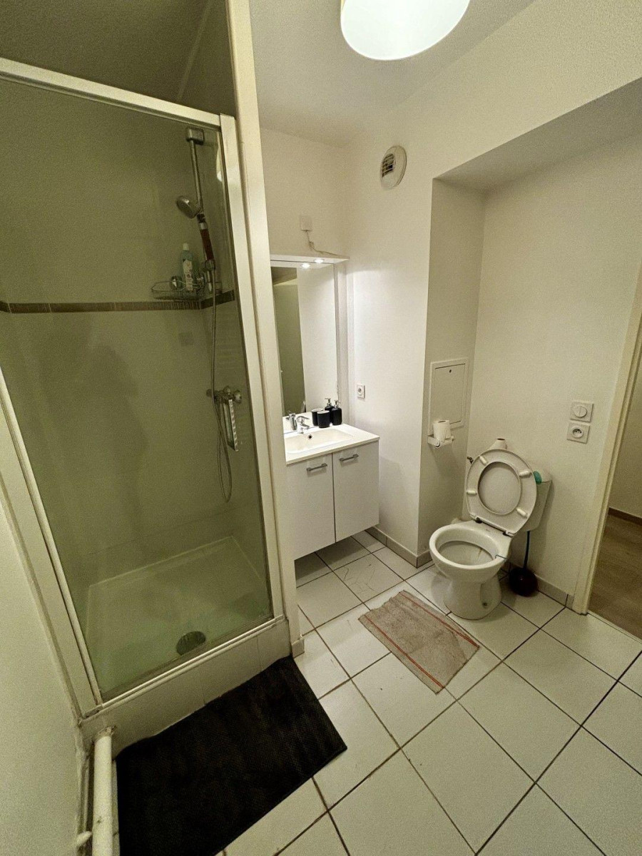 
                                                Location
                                                 Beau studio meublé 32m² quartier Charles Floquet