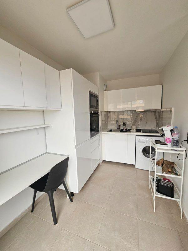 
                                                Location
                                                 Beau studio meublé 32m² refait à neuf