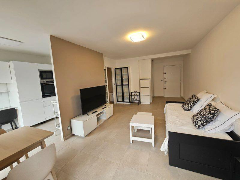 
                                                Location
                                                 Beau studio meublé 32m² refait à neuf