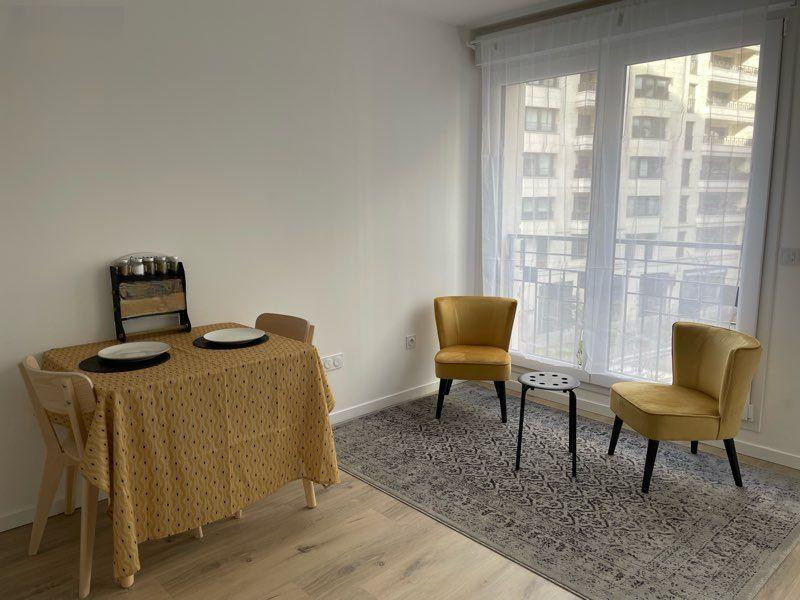 
                                                Location
                                                 Beau studio meublé 32m² rénové