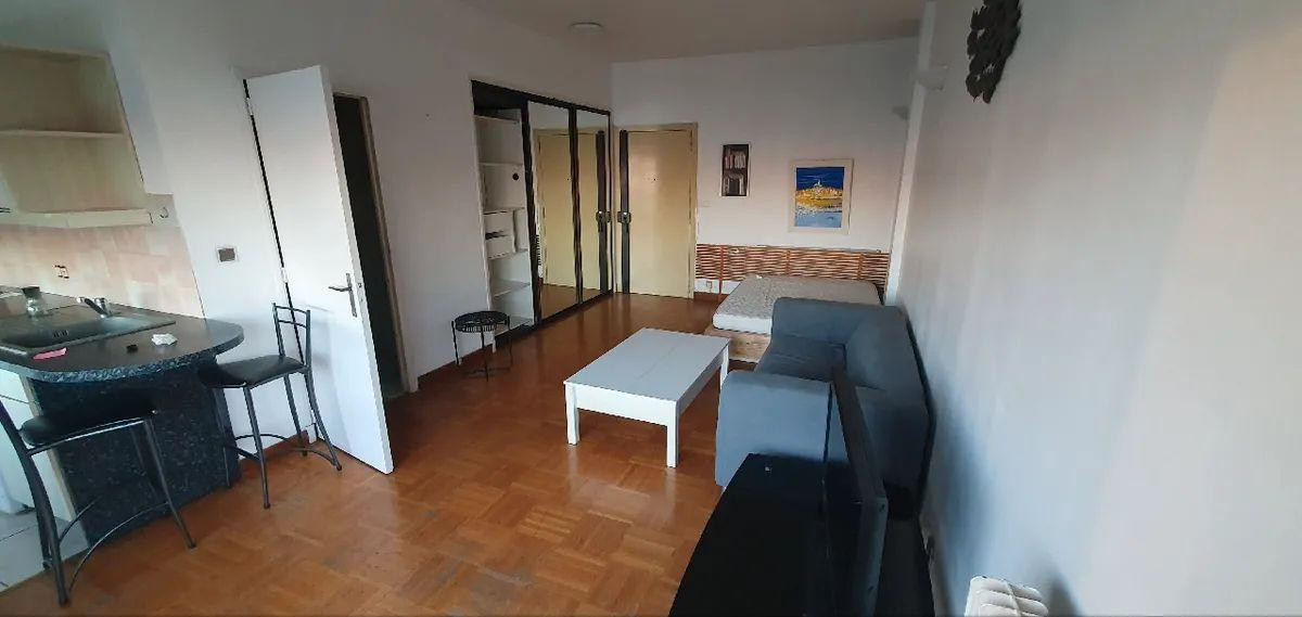
                                                Location
                                                 Beau studio meublé 32m² sur le Prado
