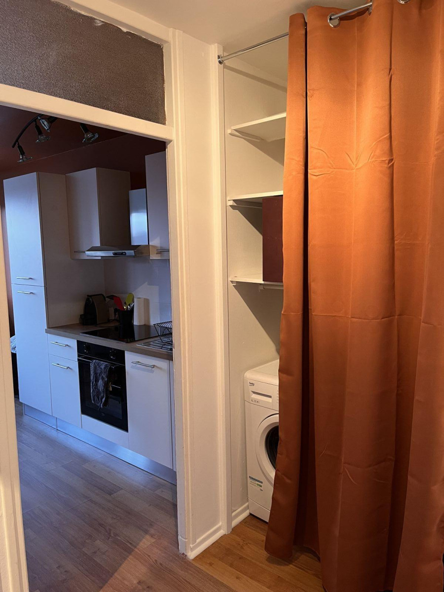 
                                                Location
                                                 Beau studio meublé 33m² avec place de parking