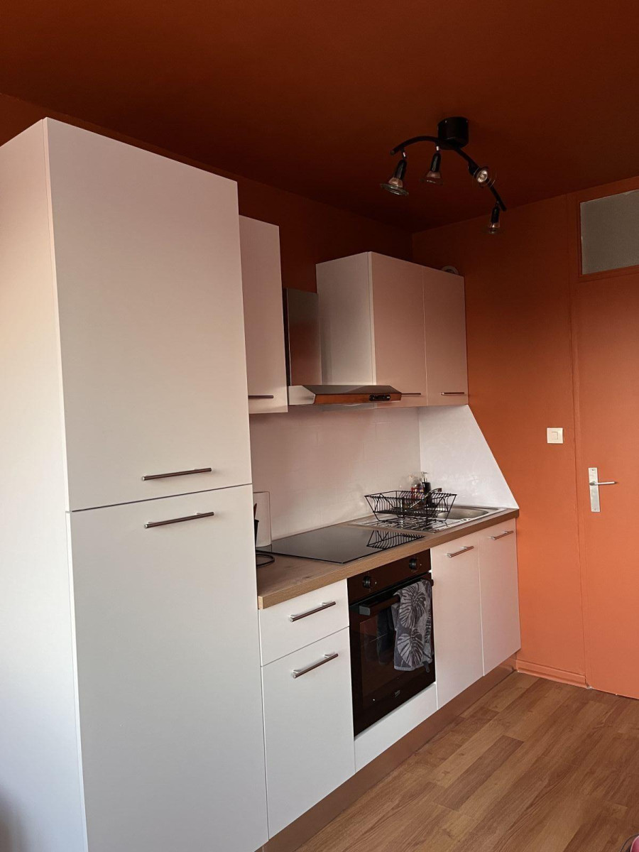 
                                                Location
                                                 Beau studio meublé 33m² avec place de parking