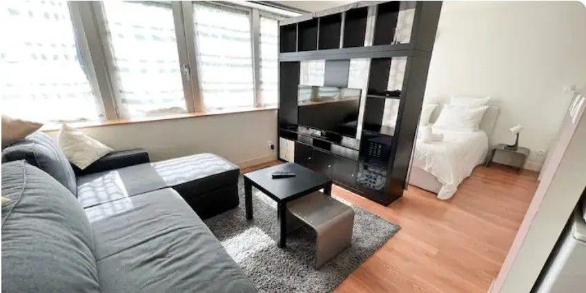 
                                                Location
                                                 Beau studio meublé 35m²