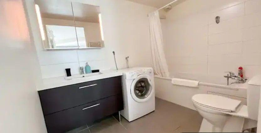 
                                                Location
                                                 Beau studio meublé 35m²