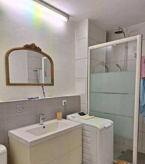 
                                                Location
                                                 Beau studio meublé 35m² avec balcon