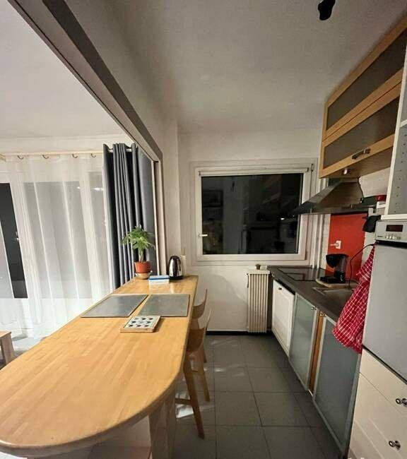 
                                                Location
                                                 Beau studio meublé 35m² avec balcon