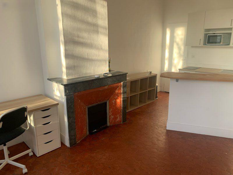 
                                                Location
                                                 Beau studio meublé 35m² cours Julien