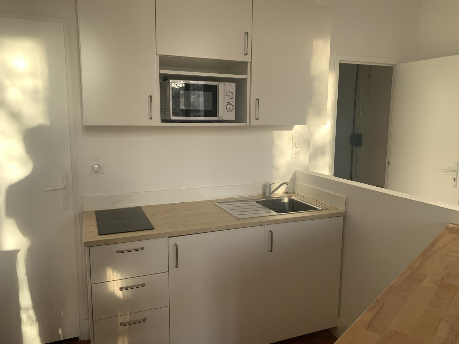 
                                                Location
                                                 Beau studio meublé 35m² cours Julien
