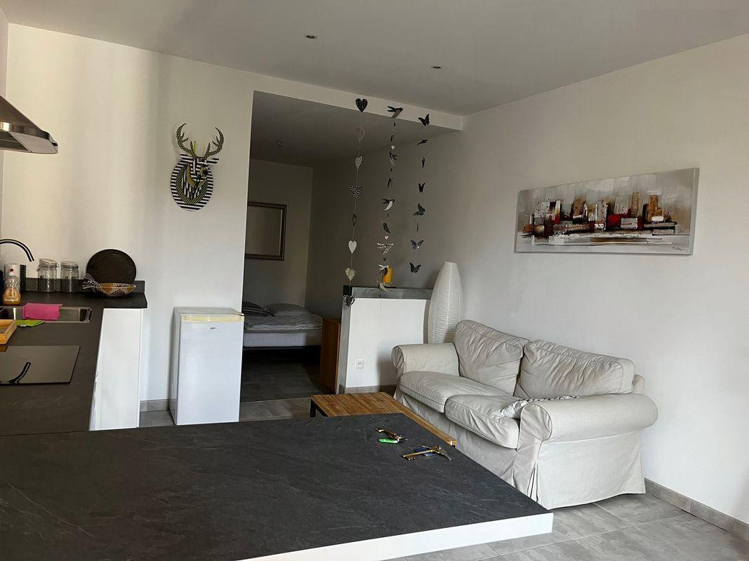 
                                                Location
                                                 Beau studio meublé 35m² Cours Mirabeau
