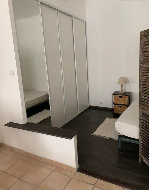
                                                Location
                                                 Beau studio meublé 36m² avec balcon calme lumineux