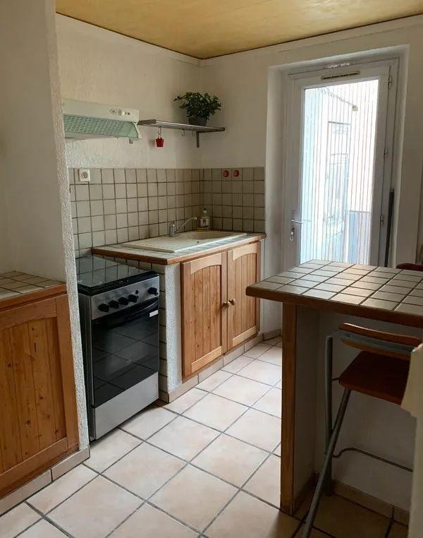 
                                                Location
                                                 Beau studio meublé 36m² avec balcon calme lumineux