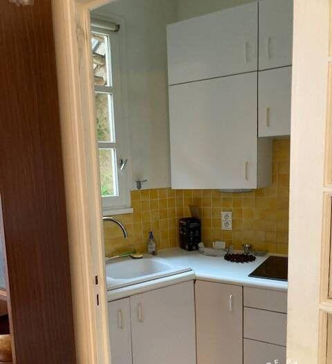 
                                                Location
                                                 Beau studio meublé 36m² donnant sur jardin