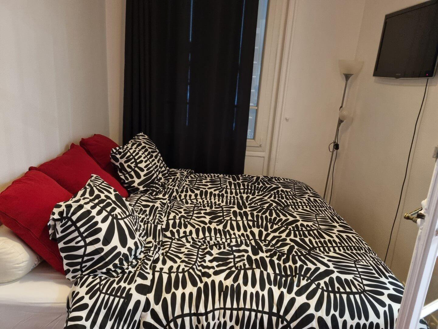 
                                                Location
                                                 Beau studio meublé 36m² très calme et sécurisé