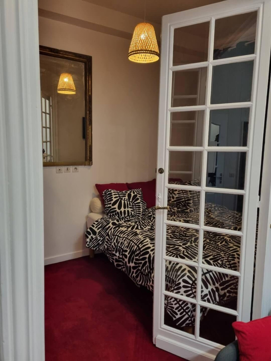 
                                                Location
                                                 Beau studio meublé 36m² très calme et sécurisé