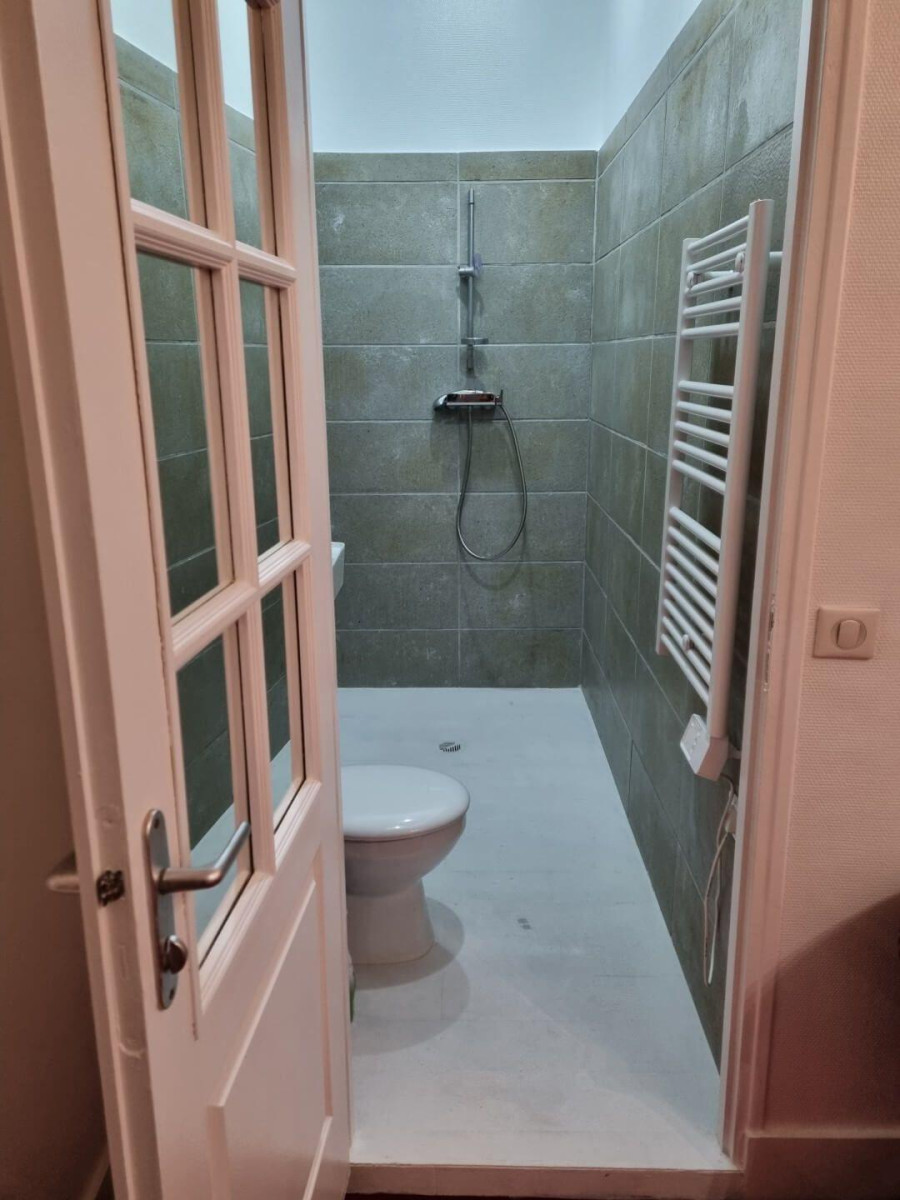 
                                                Location
                                                 Beau studio meublé 36m² très calme et sécurisé