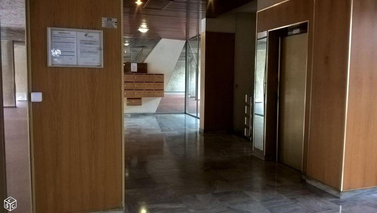 
                                                Location
                                                 Beau studio meublé 37m² vue dégagée