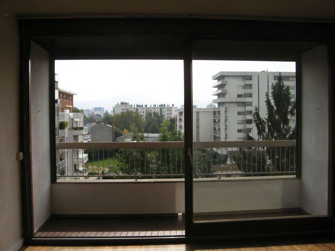 
                                                Location
                                                 Beau studio meublé 37m² vue dégagée