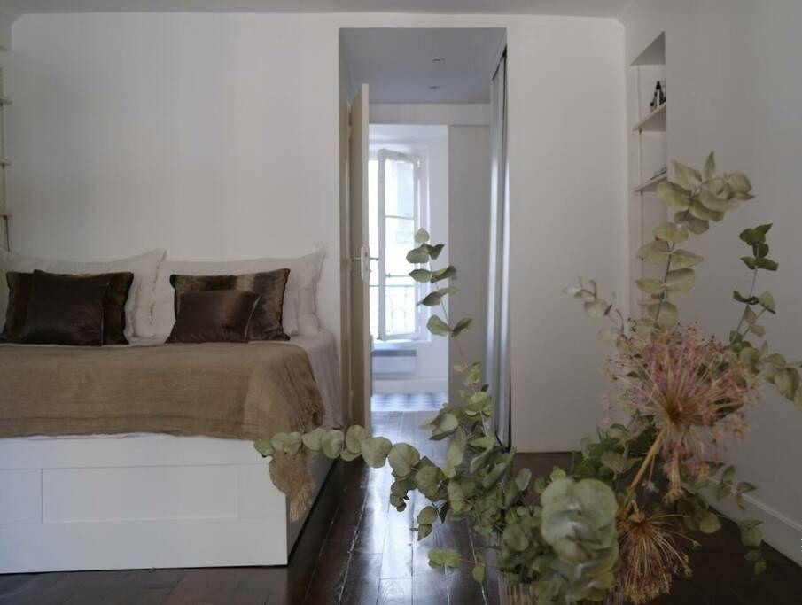 
                                                Location
                                                 Beau studio meublé 38m² Marais courte durée