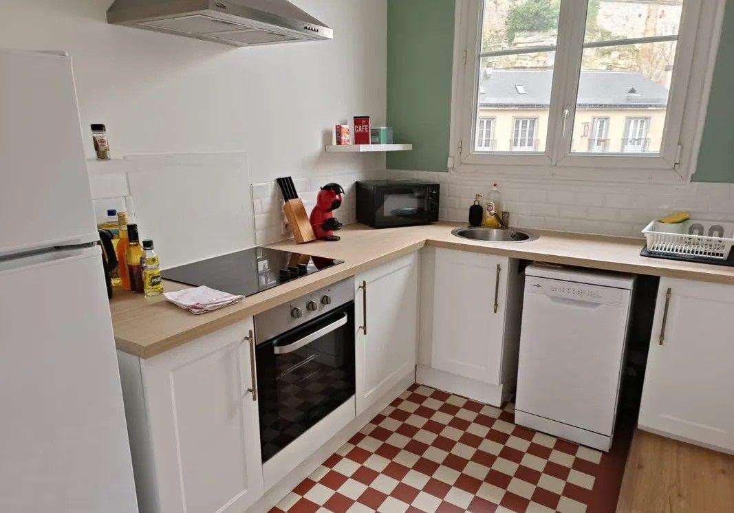 
                                                Location
                                                 Beau studio meublé 42m² avec vue magnifique