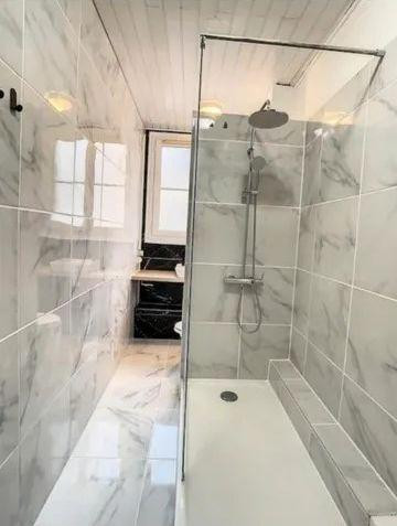 
                                                Location
                                                 Beau studio meublé 42m² avec vue magnifique