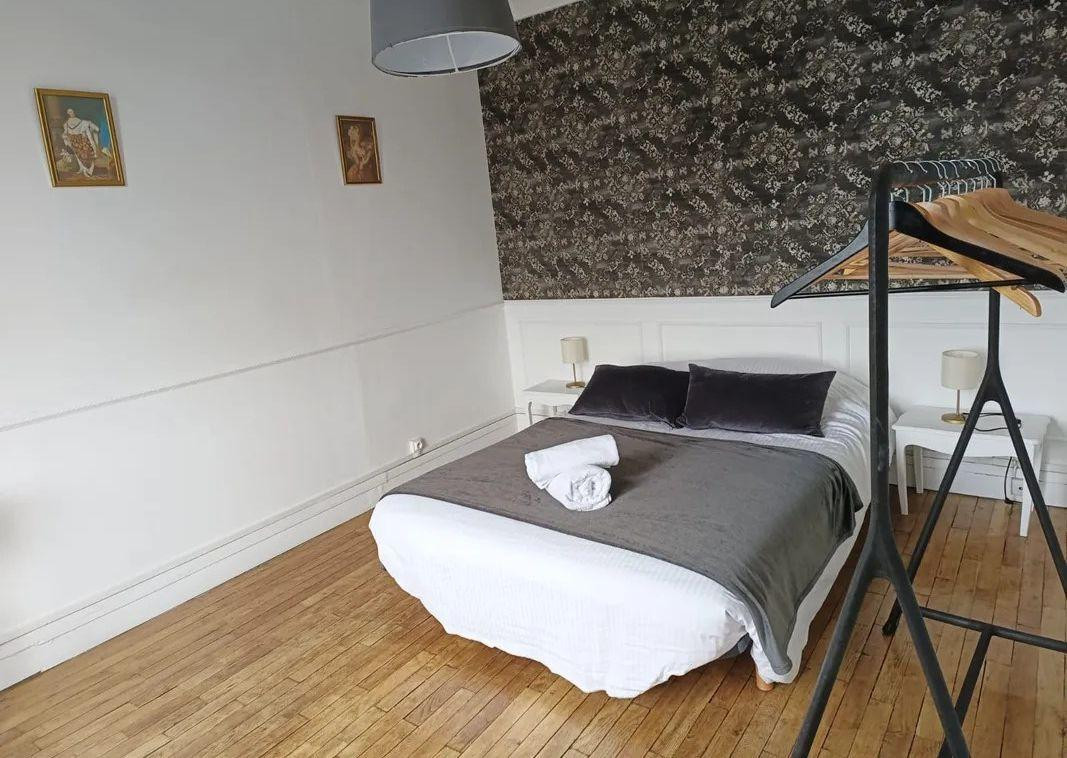 
                                                Location
                                                 Beau studio meublé 42m² avec vue magnifique