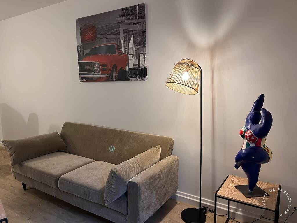 
                                                Location
                                                 Beau studio meublé 46m² avec parking